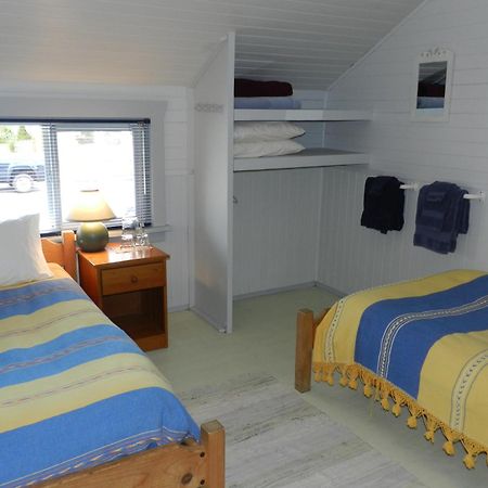 Tofino Paddlers Inn Room photo